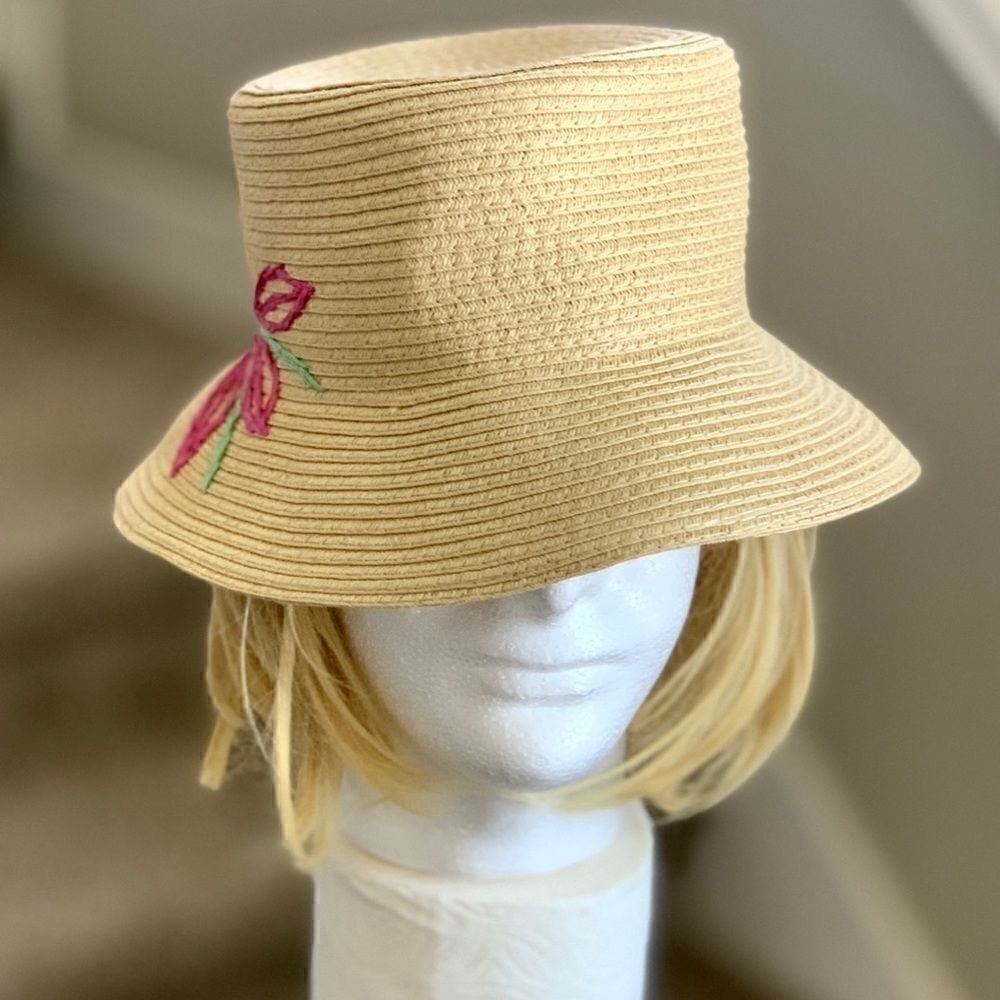 Women's Sun Straw Hat With Embroidered Flower . - Picture 5 of 11